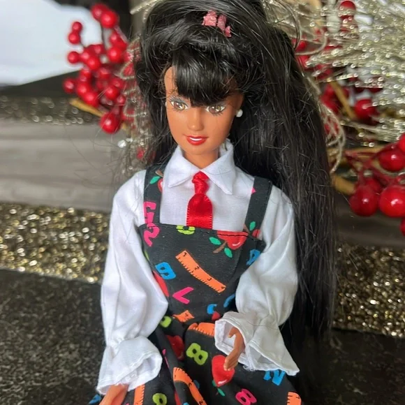 EUC Vintage 1995 teacher Barbie doll dark brown hair - Picture 2 of 6